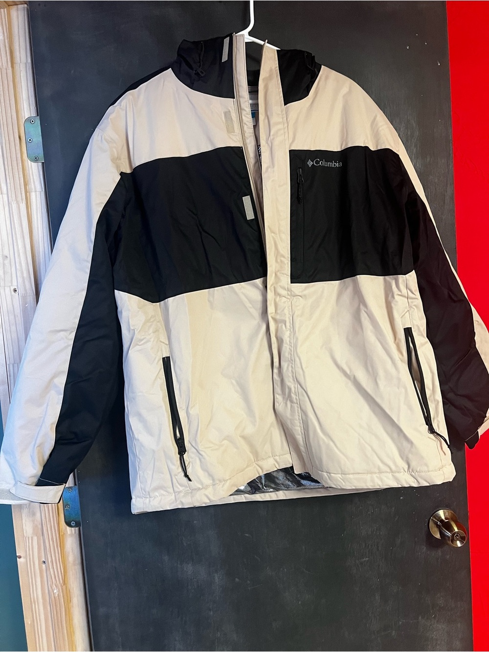 Columbia Men’s Black & Cream Ski Jacket